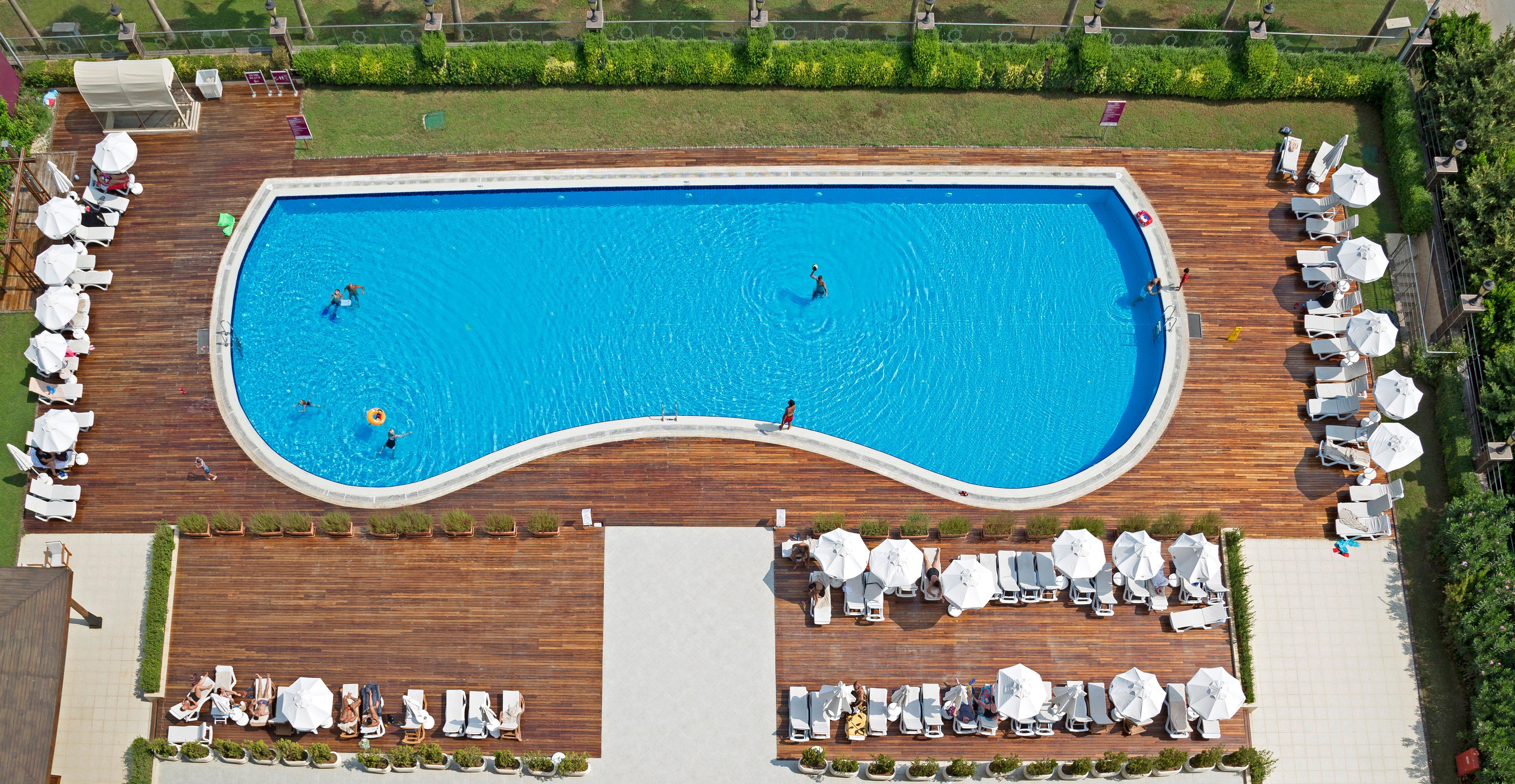 Crowne Plaza Antalya, An Ihg Hotel Εξωτερικό φωτογραφία A kidney-shaped pool