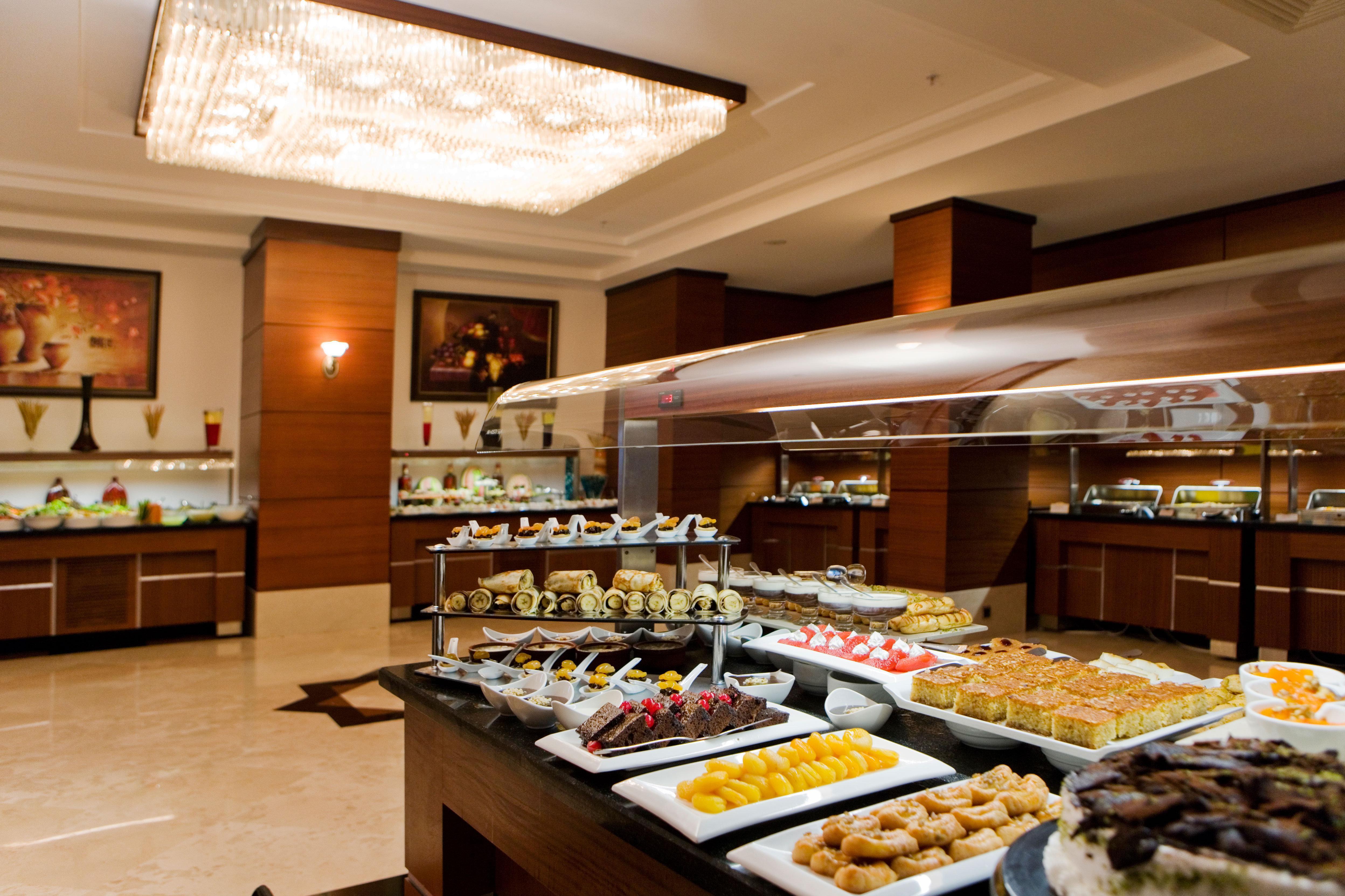 Crowne Plaza Antalya, An Ihg Hotel Εξωτερικό φωτογραφία A buffet at a hotel