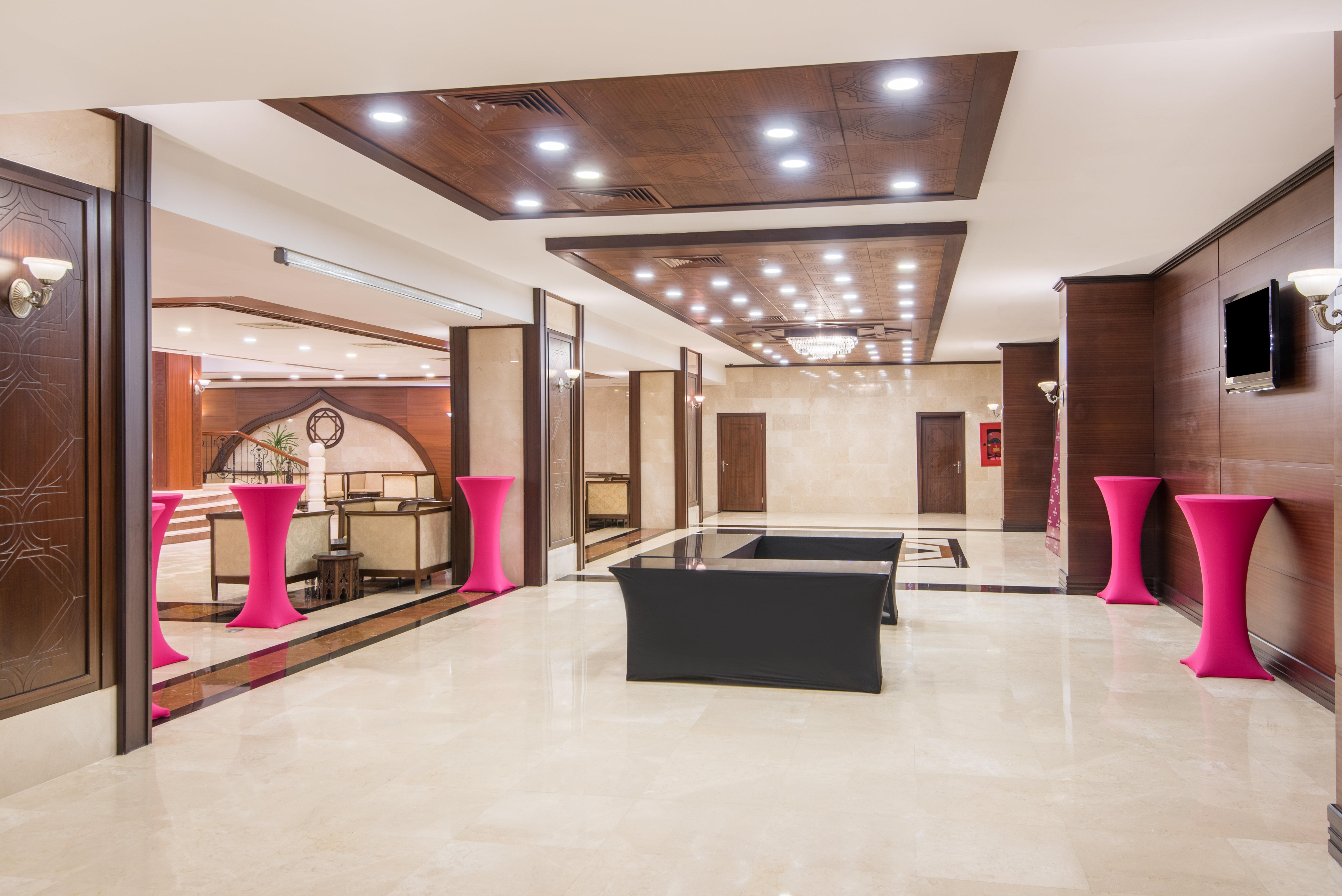 Crowne Plaza Antalya, An Ihg Hotel Εξωτερικό φωτογραφία Lobby