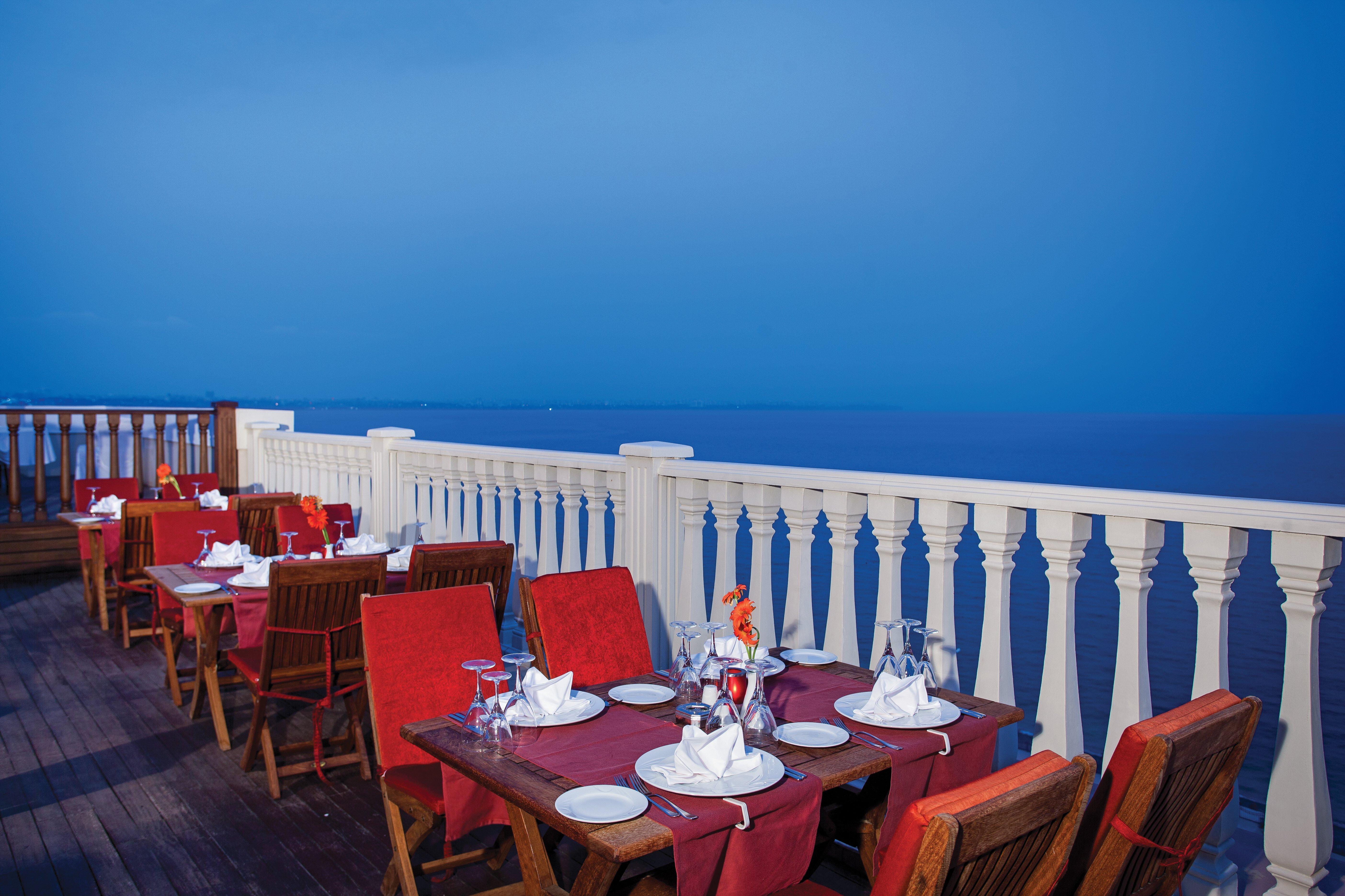 Crowne Plaza Antalya, An Ihg Hotel Εξωτερικό φωτογραφία The restaurant on the top of the hotel