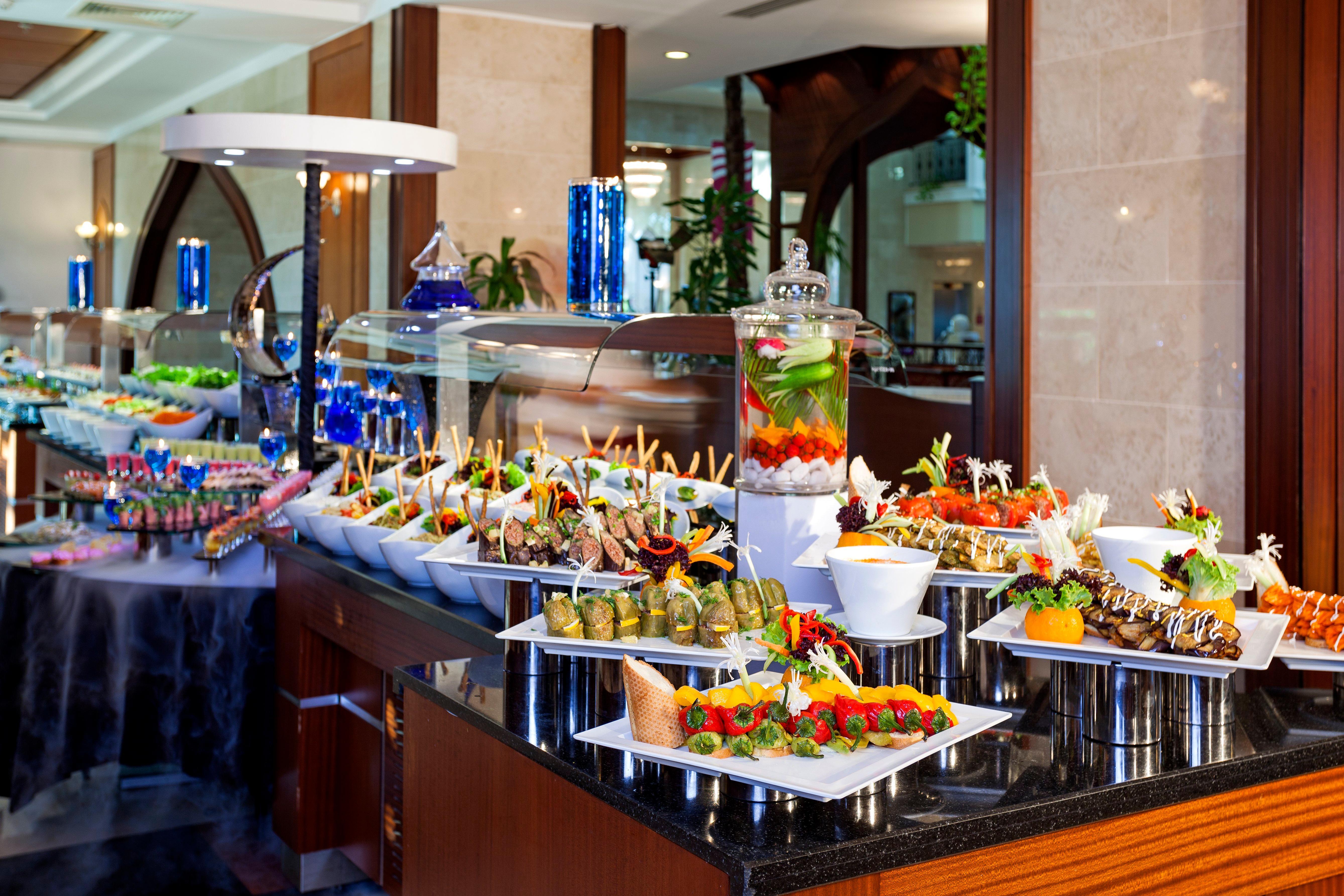 Crowne Plaza Antalya, An Ihg Hotel Εξωτερικό φωτογραφία A buffet at a hotel