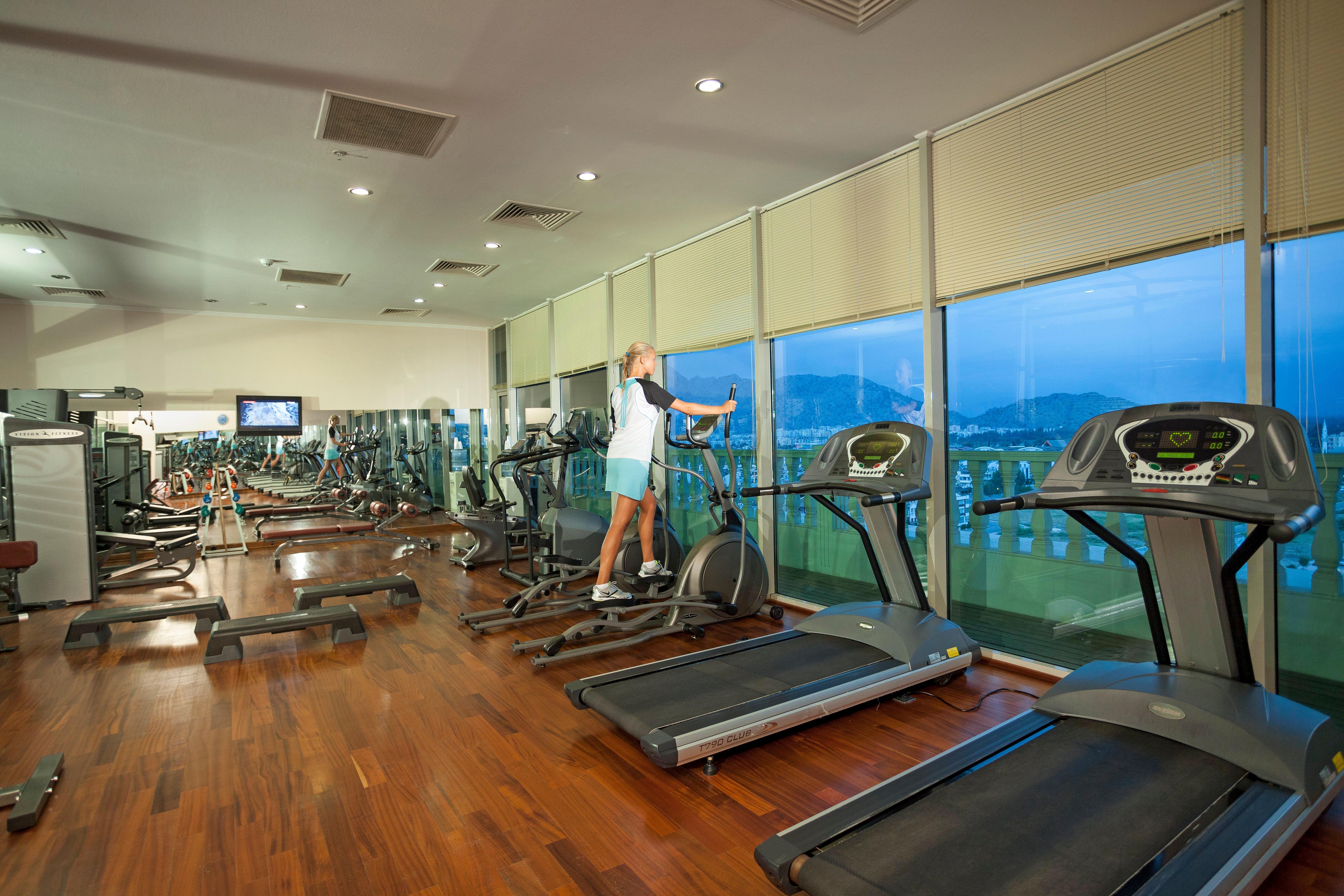 Crowne Plaza Antalya, An Ihg Hotel Εξωτερικό φωτογραφία A gym in a hotel