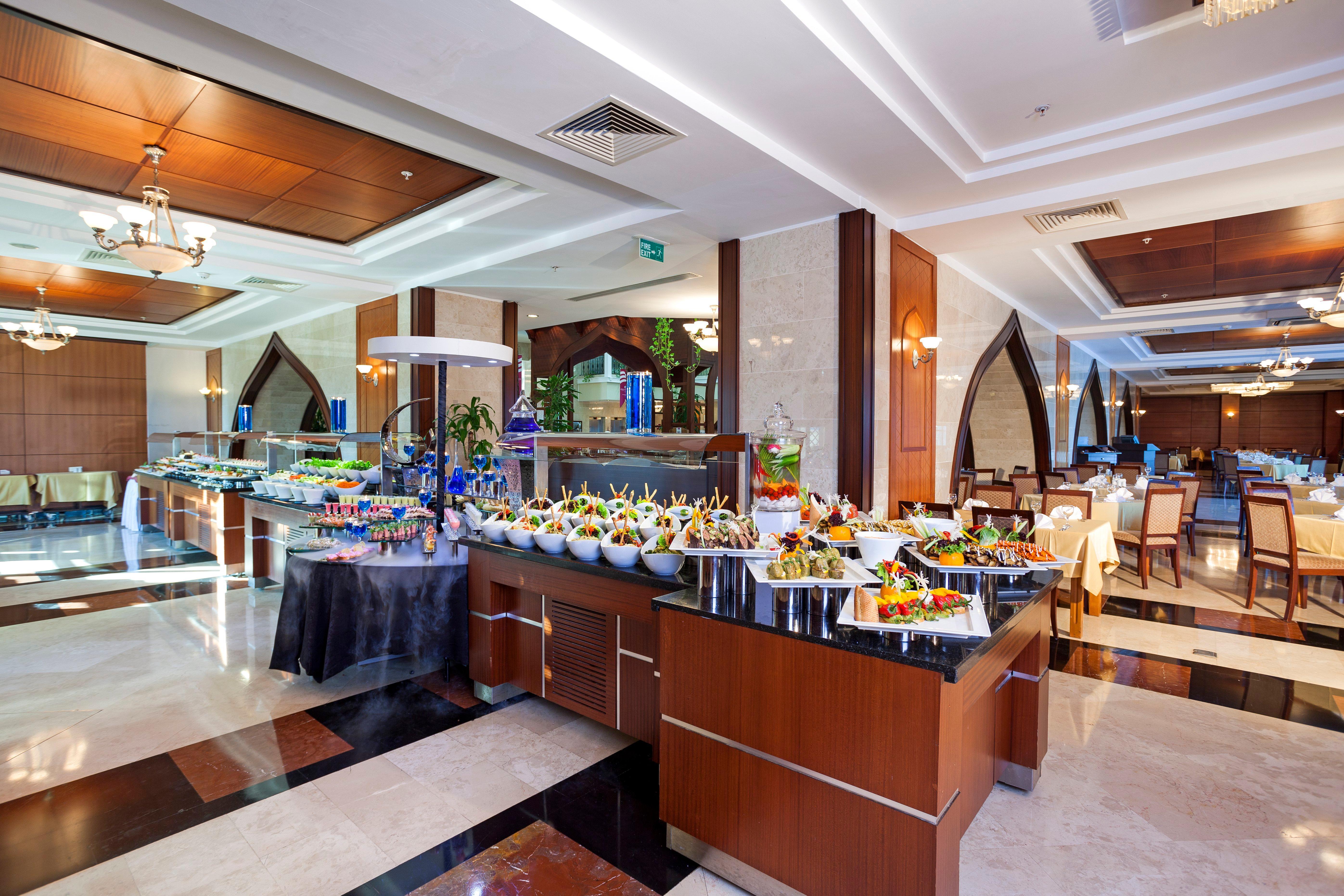 Crowne Plaza Antalya, An Ihg Hotel Εξωτερικό φωτογραφία The buffet at the hotel