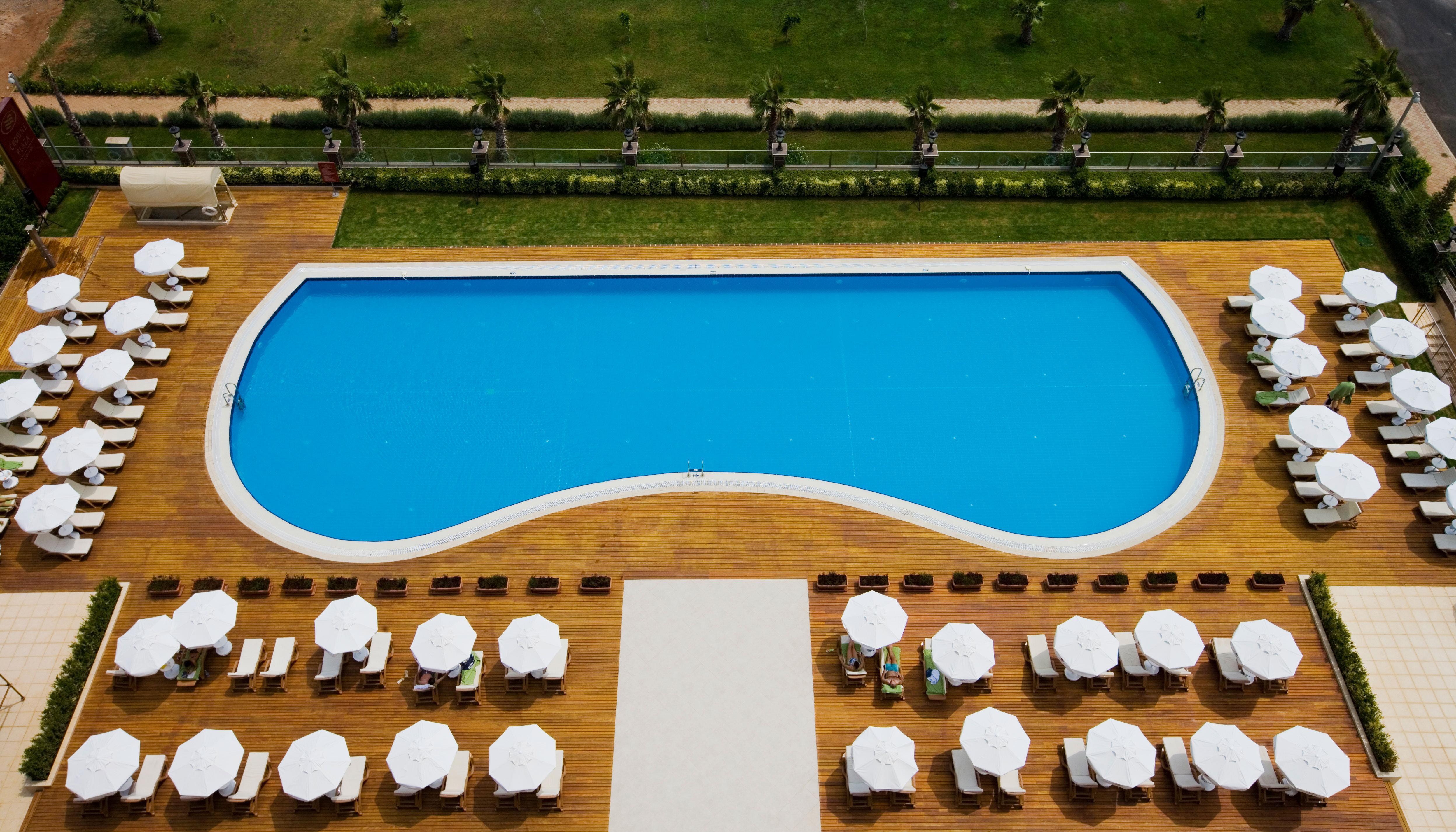 Crowne Plaza Antalya, An Ihg Hotel Εξωτερικό φωτογραφία A kidney-shaped pool