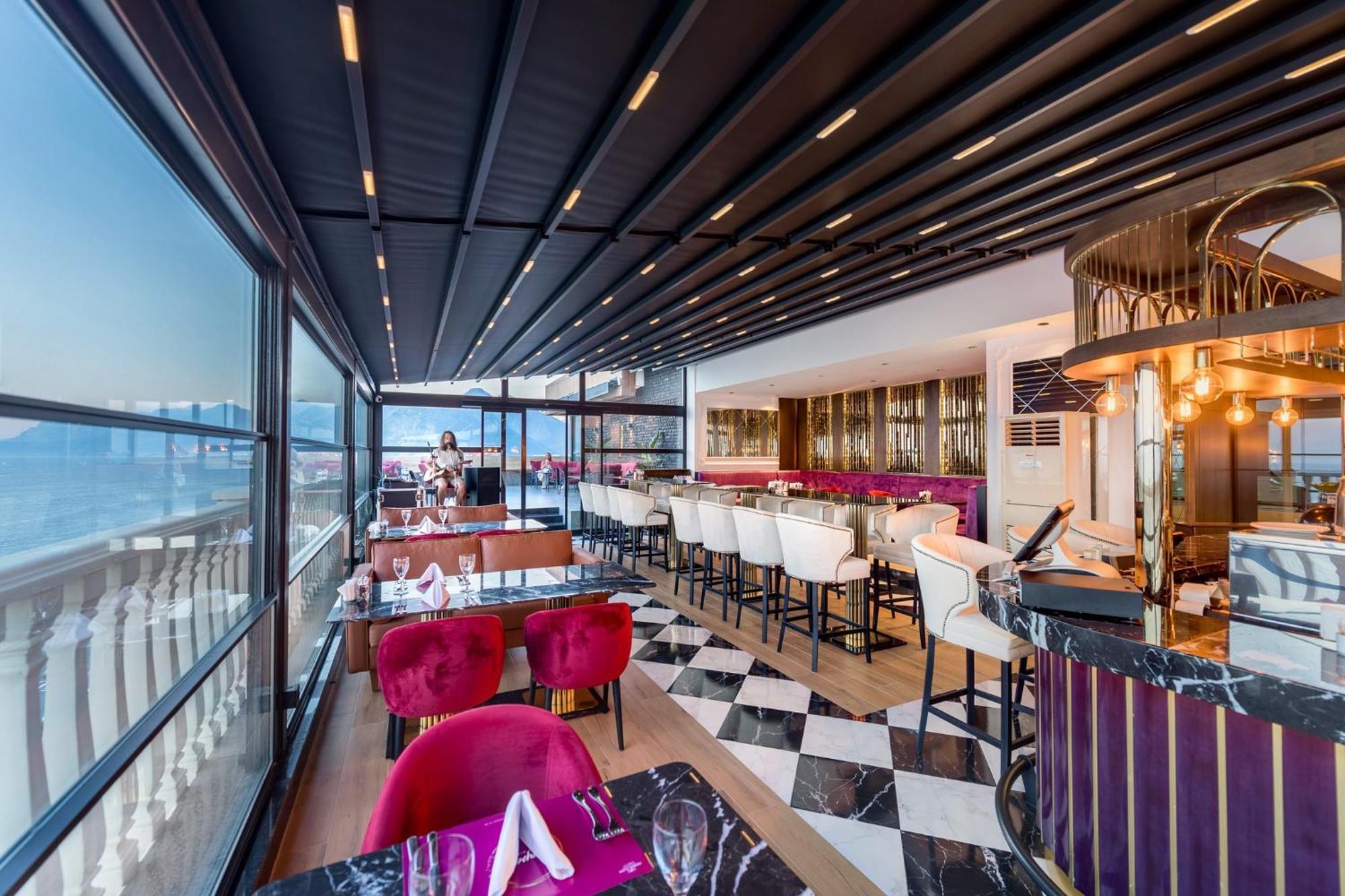 Crowne Plaza Antalya, An Ihg Hotel Εξωτερικό φωτογραφία The 360° Sky Lounge