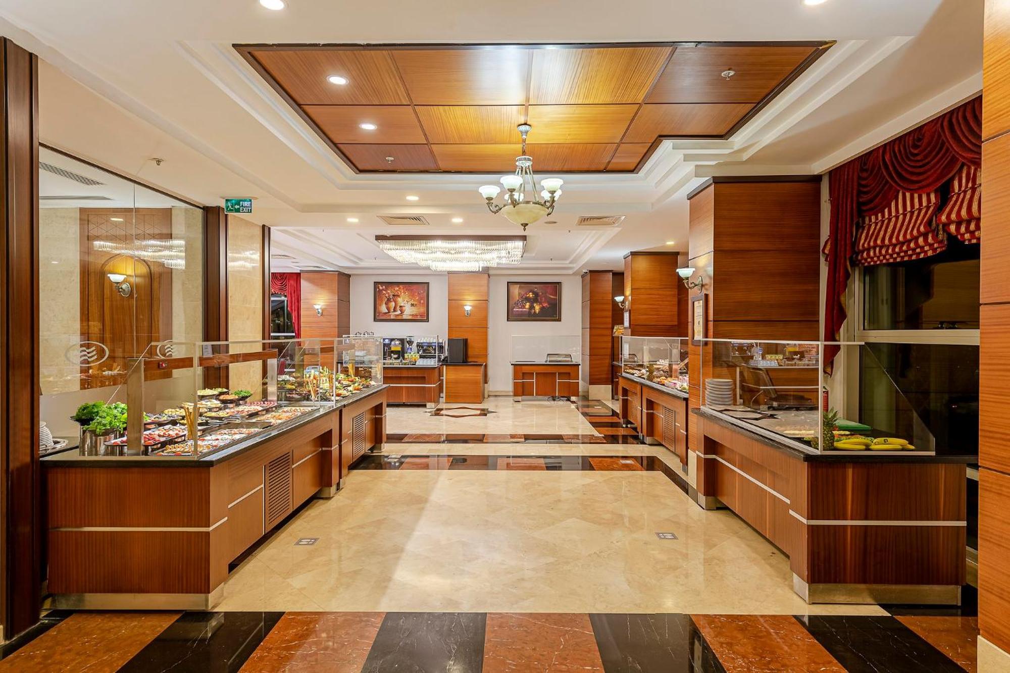 Crowne Plaza Antalya, An Ihg Hotel Εξωτερικό φωτογραφία The buffet at the hotel